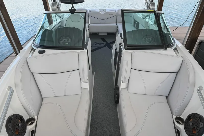 Slide: The Image of MasterCraft X23 2018 - 33
