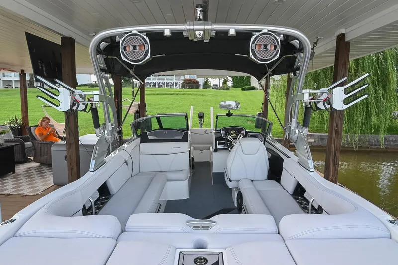 Slide: The Image of MasterCraft X23 2018 - 11