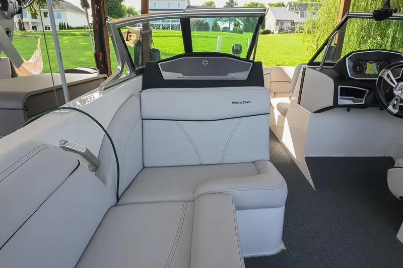 Slide: The Image of MasterCraft X23 2018 - 28