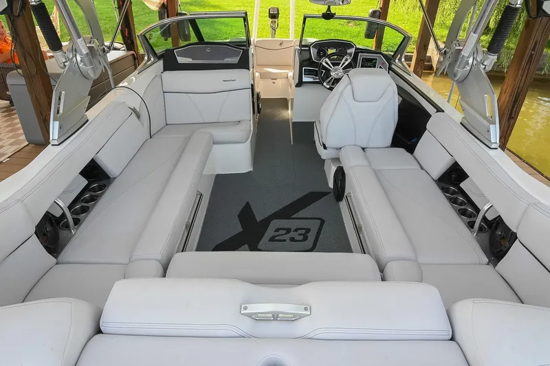 Slide: The Image of MasterCraft X23 2018 - 26