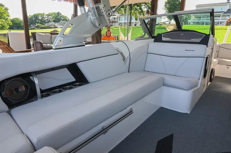 Slide: The Image of MasterCraft X23 2018 - 27