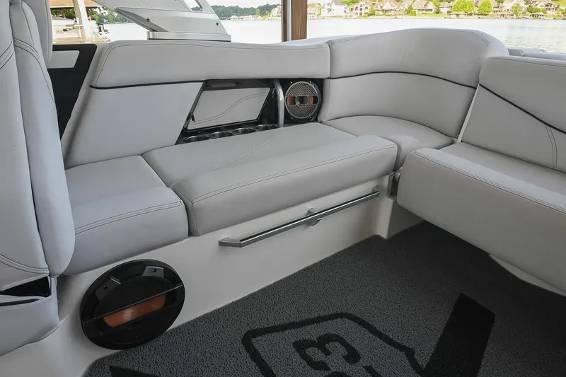 Slide: The Image of MasterCraft X23 2018 - 14