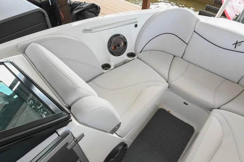 Slide: The Image of MasterCraft X23 2018 - 20