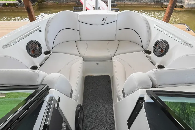 Slide: The Image of MasterCraft X23 2018 - 19