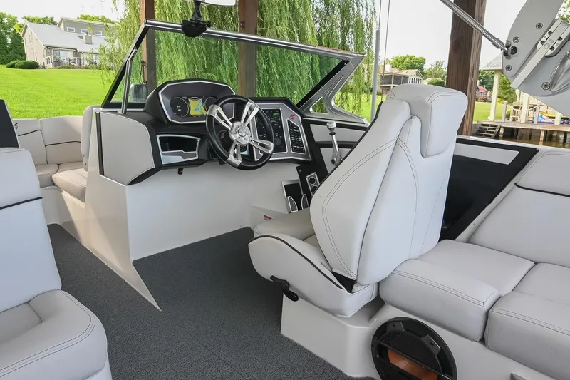 Slide: The Image of MasterCraft X23 2018 - 31