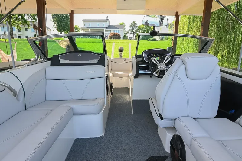 Slide: The Image of MasterCraft X23 2018 - 34