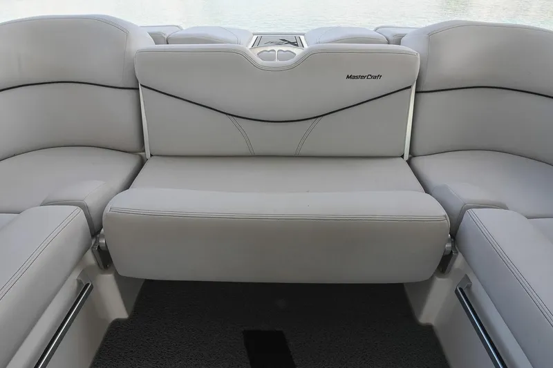 Slide: The Image of MasterCraft X23 2018 - 9