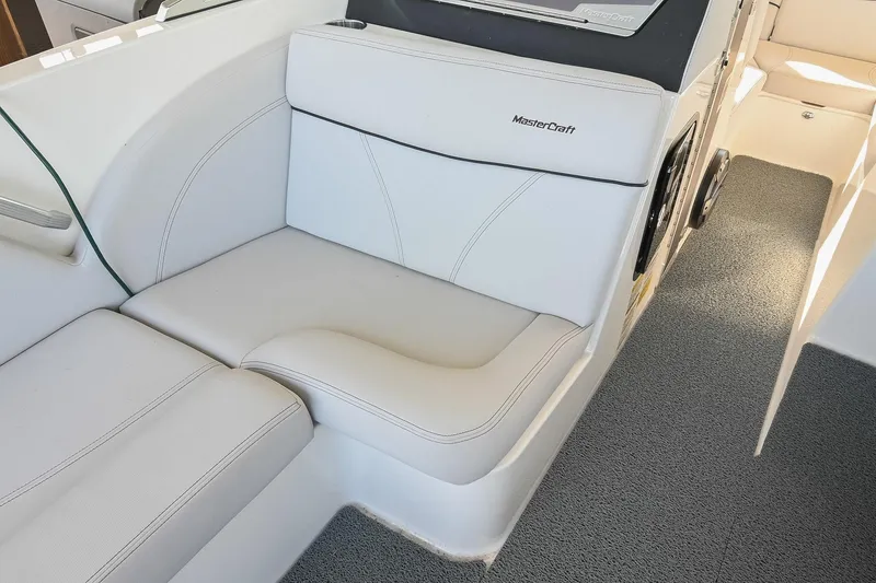 Slide: The Image of MasterCraft X23 2018 - 29