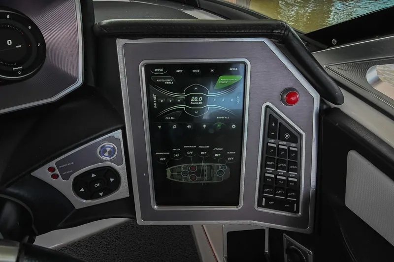 Slide: The Image of MasterCraft X23 2018 - 17