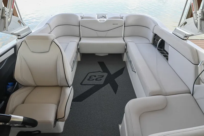 Slide: The Image of MasterCraft X23 2018 - 13