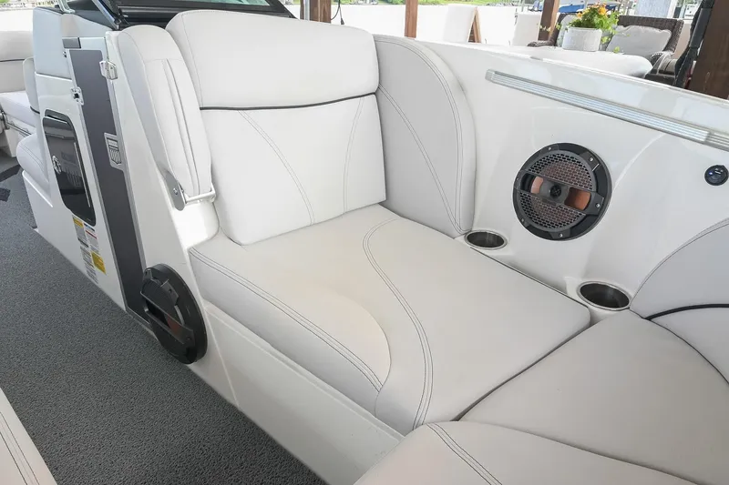 Slide: The Image of MasterCraft X23 2018 - 21