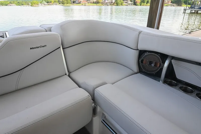 Slide: The Image of MasterCraft X23 2018 - 15