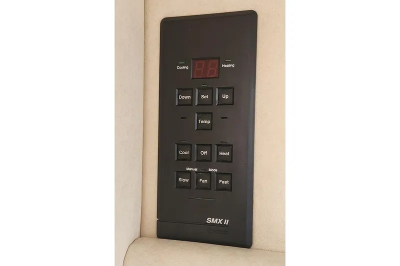 Slide: The Image of Sea Ray Sundancer 310 2000 - 12