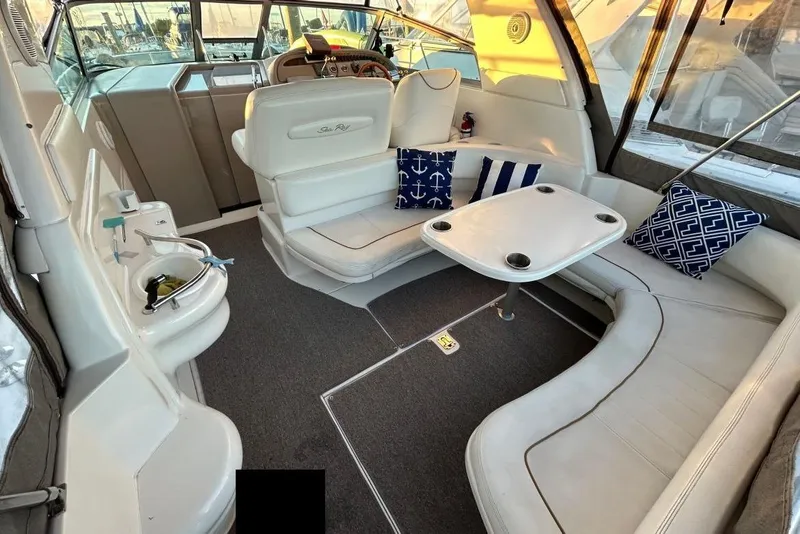Slide: The Image of Sea Ray Sundancer 310 2000 - 2