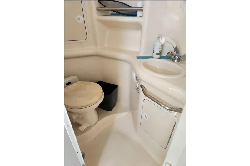 Slide: The Image of Sea Ray Sundancer 310 2000 - 9