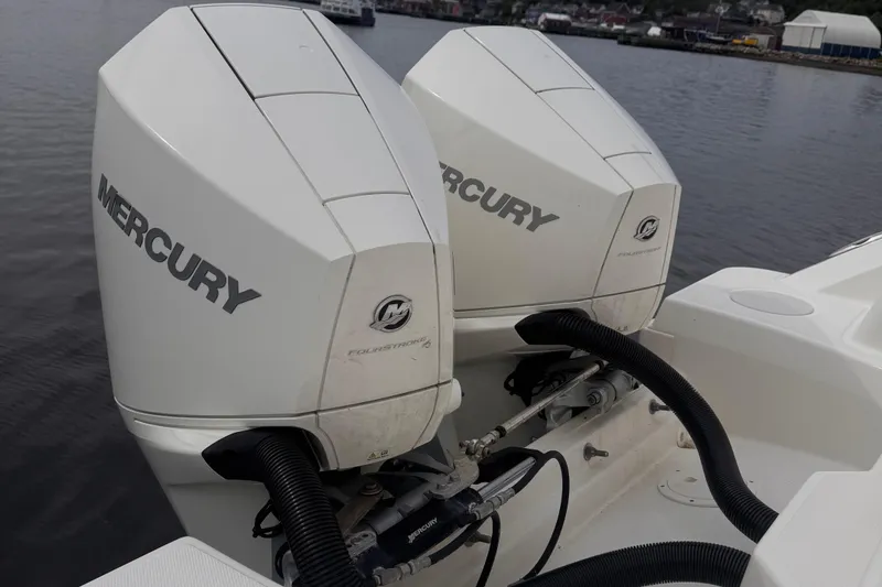 Slide: The Image of Boston Whaler 250 Outrage 2019 - 18