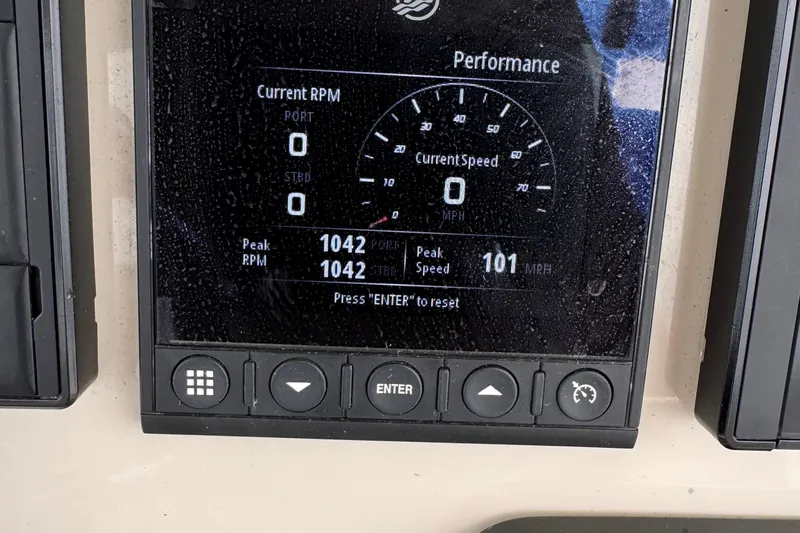 Slide: The Image of Boston Whaler 250 Outrage 2019 - 27