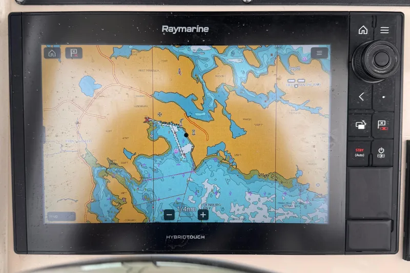 Slide: The Image of Boston Whaler 250 Outrage 2019 - 29