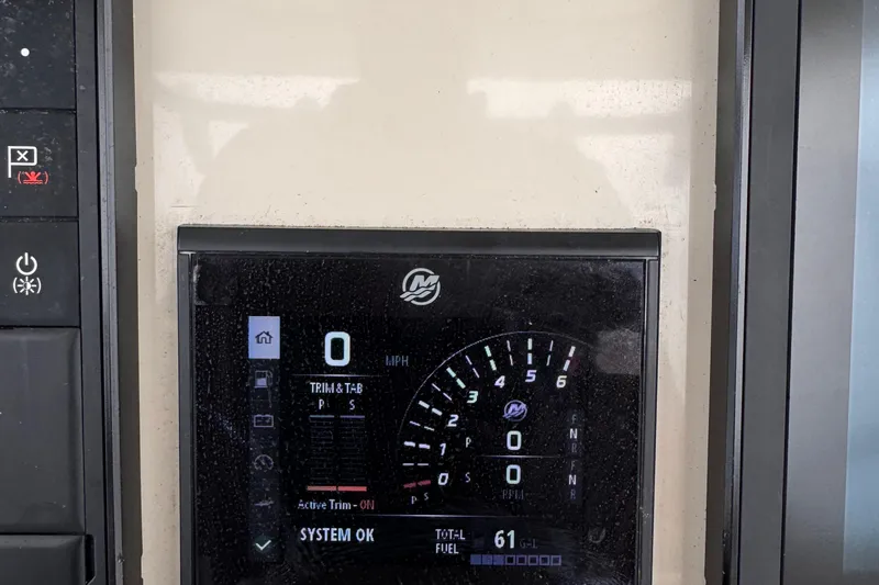 Slide: The Image of Boston Whaler 250 Outrage 2019 - 30