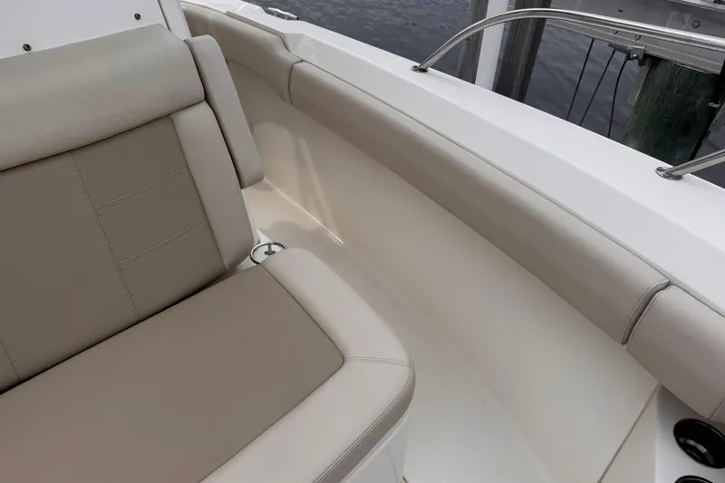 Slide: The Image of Boston Whaler 250 Outrage 2019 - 39