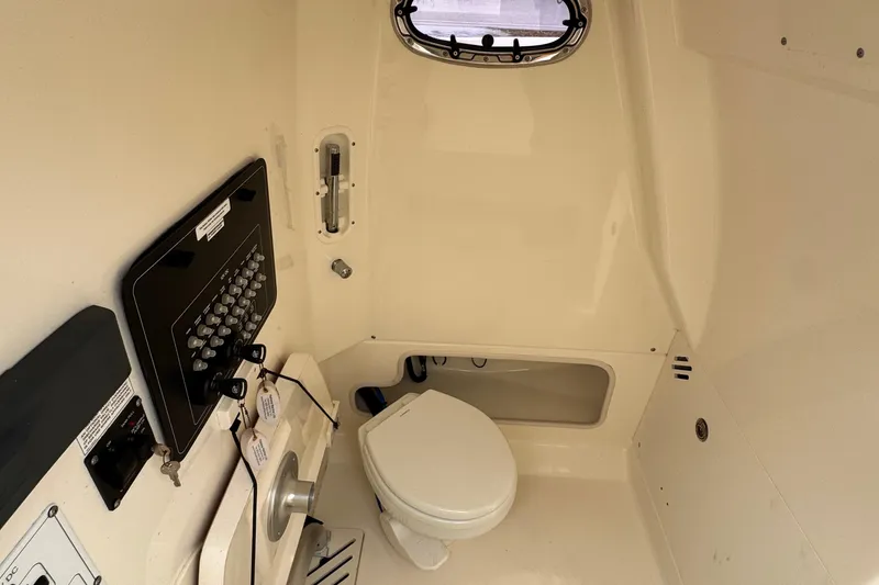 Slide: The Image of Boston Whaler 250 Outrage 2019 - 48