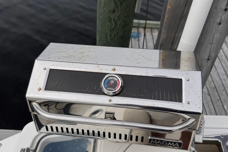 Slide: The Image of Boston Whaler 250 Outrage 2019 - 49