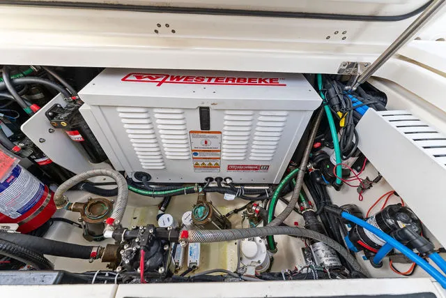 Slide: The Image of Boston Whaler 250 Outrage 2019 - 6