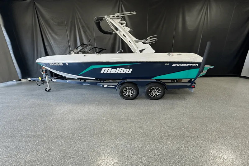 The Image of Malibu 21 VLX 2021 - 0