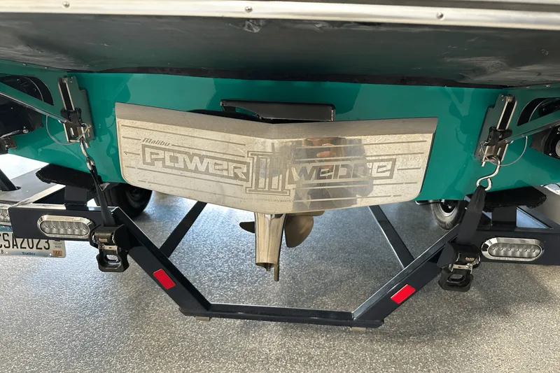 Slide: The Image of Malibu 21 VLX 2021 - 11