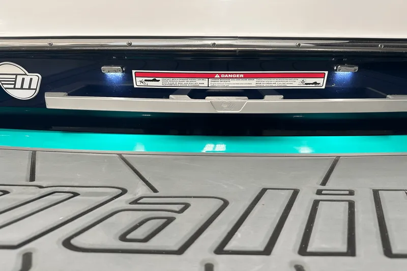 Slide: The Image of Malibu 21 VLX 2021 - 12