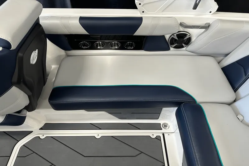 Slide: The Image of Malibu 21 VLX 2021 - 21