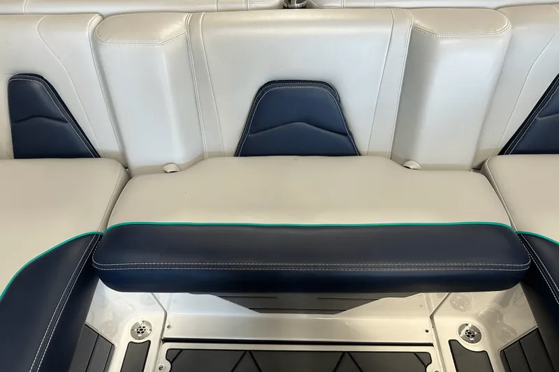 Slide: The Image of Malibu 21 VLX 2021 - 26