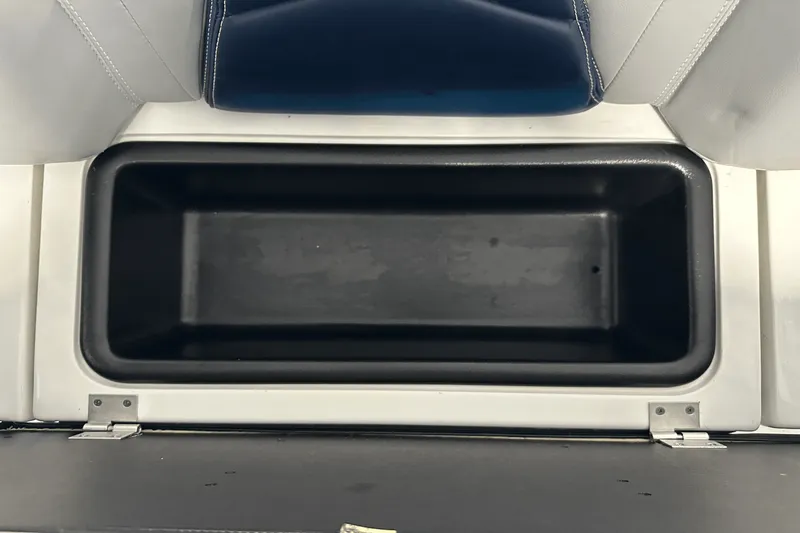 Slide: The Image of Malibu 21 VLX 2021 - 27