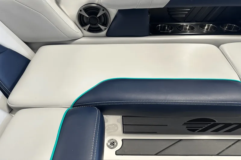 Slide: The Image of Malibu 21 VLX 2021 - 29