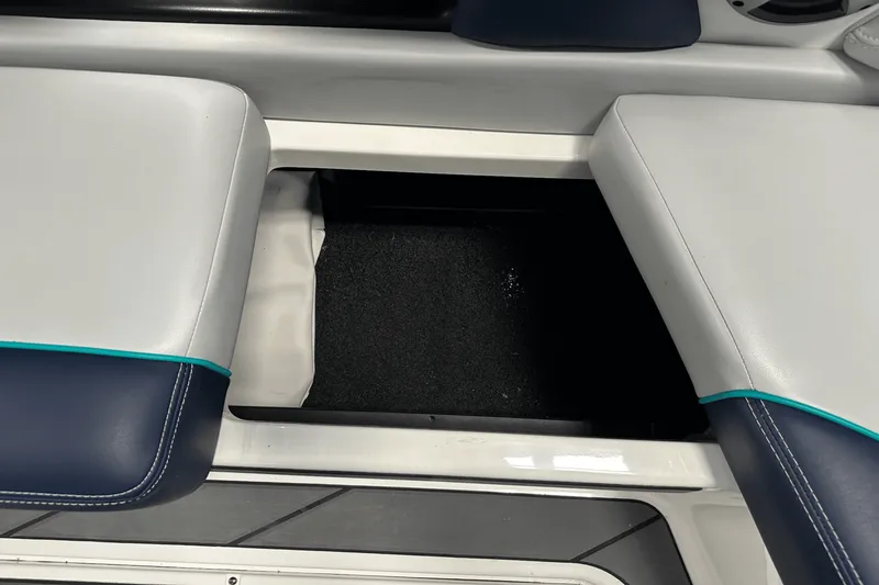 Slide: The Image of Malibu 21 VLX 2021 - 33