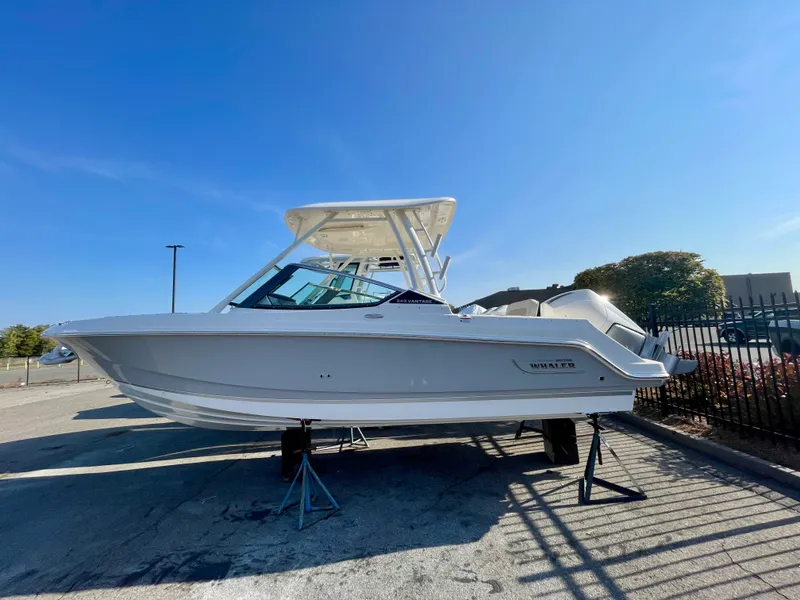 The Image of Boston Whaler 240 Vantage 2026 - 0