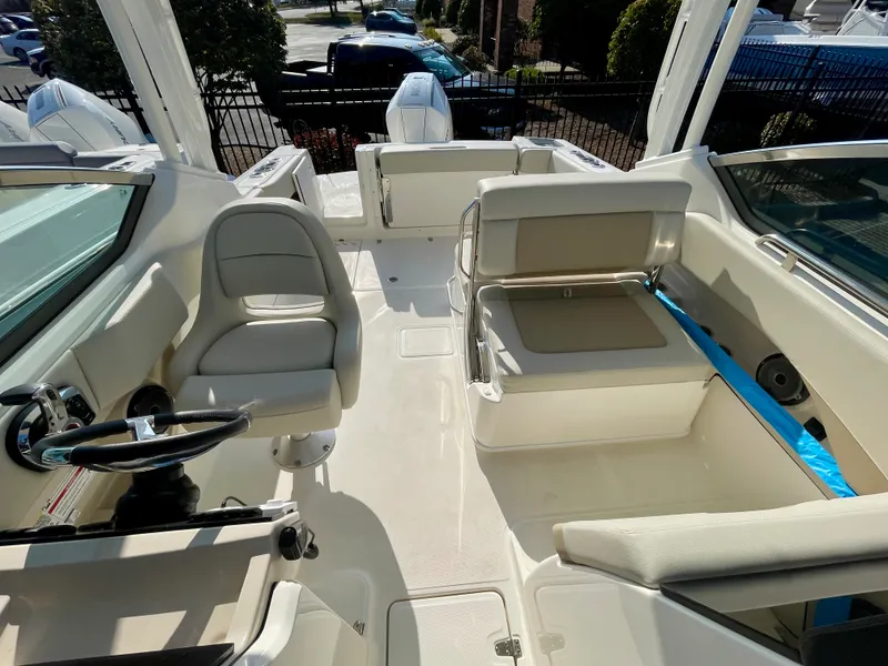 Slide: The Image of Boston Whaler 240 Vantage 2026 - 16