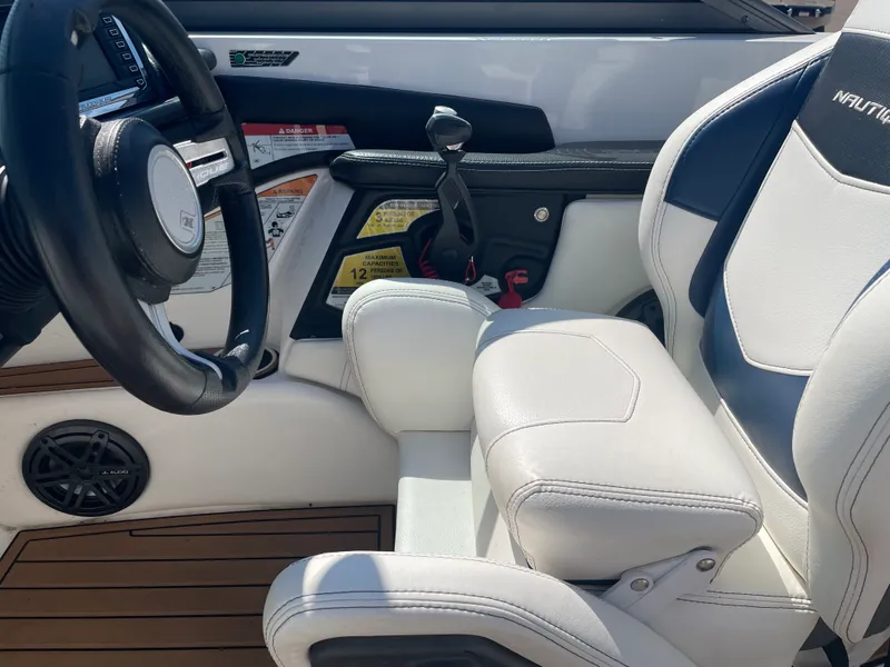 Slide: The Image of Nautique Super Air Nautique 210 2016 - 19