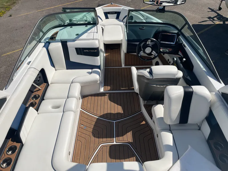 Slide: The Image of Nautique Super Air Nautique 210 2016 - 15