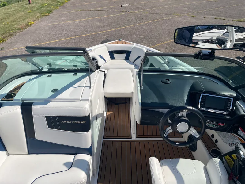 Slide: The Image of Nautique Super Air Nautique 210 2016 - 16