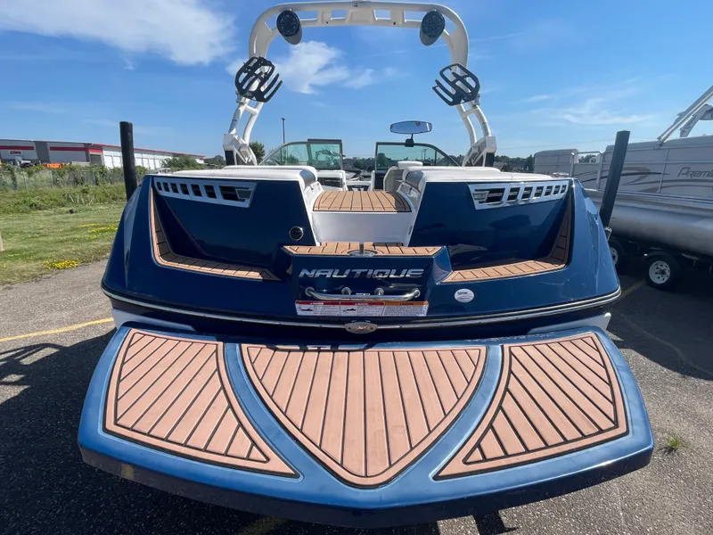 Slide: The Image of Nautique Super Air Nautique 210 2016 - 6