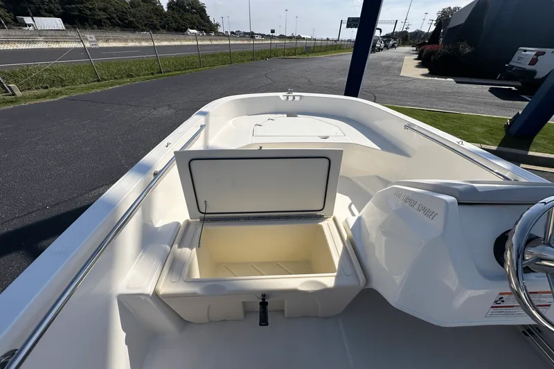 Slide: The Image of Boston Whaler 160 Super Sport 2026 - 10