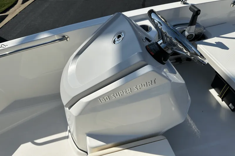 Slide: The Image of Boston Whaler 160 Super Sport 2026 - 11