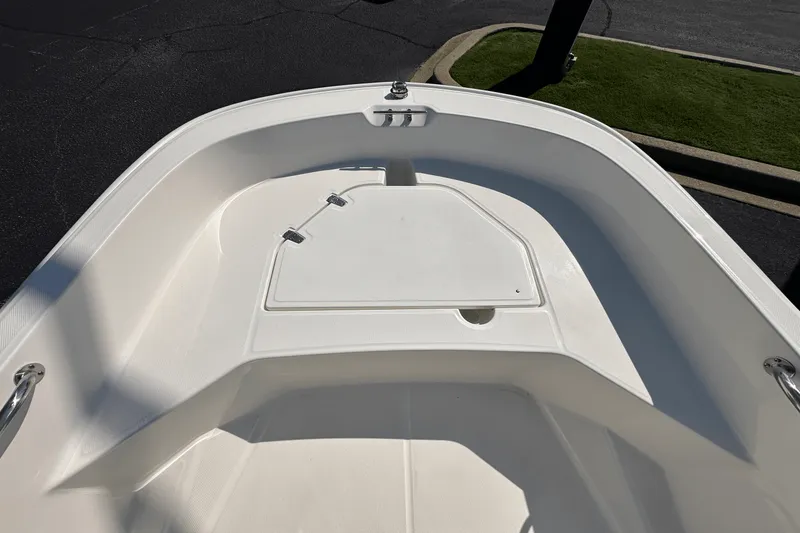 Slide: The Image of Boston Whaler 160 Super Sport 2026 - 13