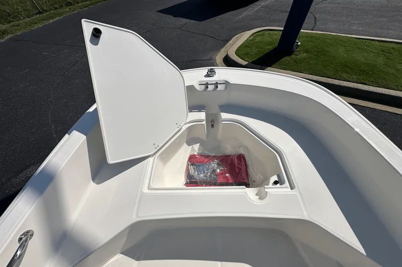 Slide: The Image of Boston Whaler 160 Super Sport 2026 - 14