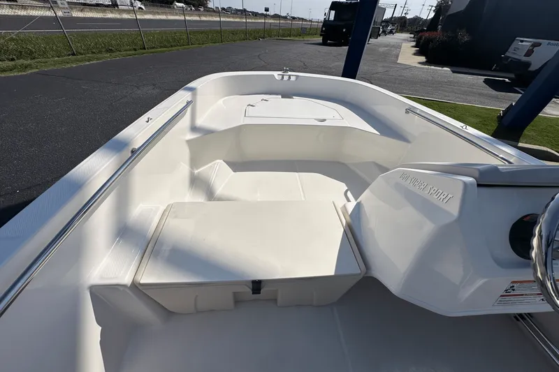 Slide: The Image of Boston Whaler 160 Super Sport 2026 - 9