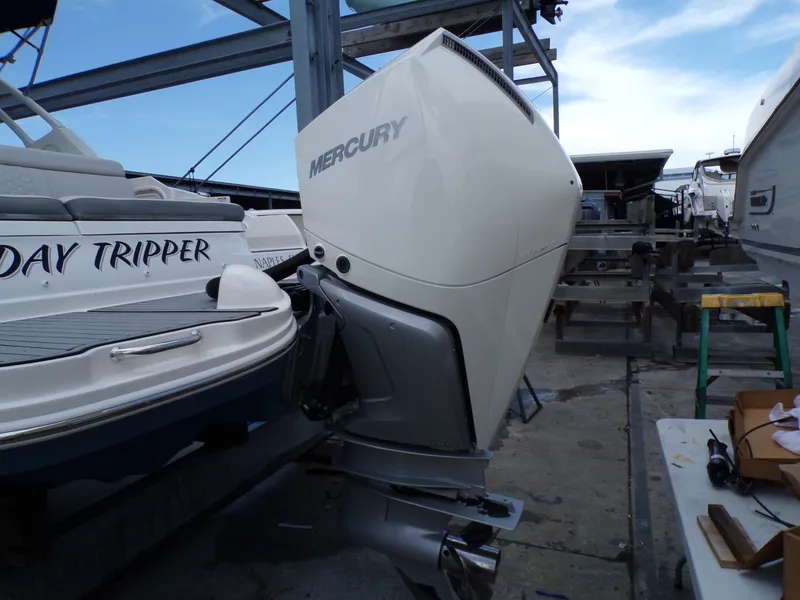 Slide: The Image of Sea Ray 270 SDX 2021 - 13