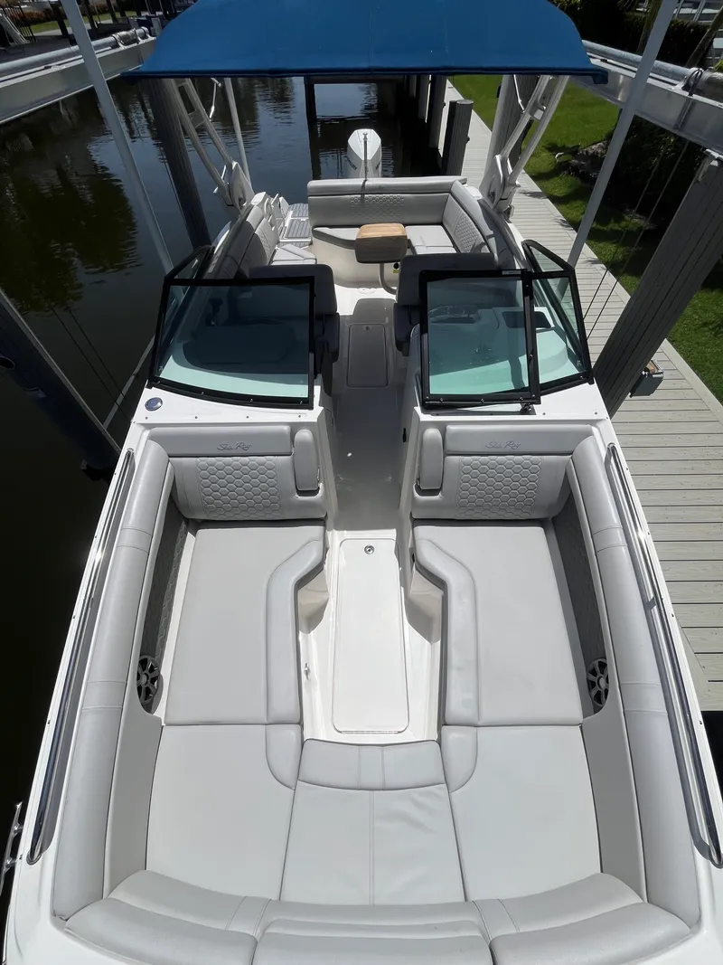 Slide: The Image of Sea Ray 270 SDX 2021 - 30