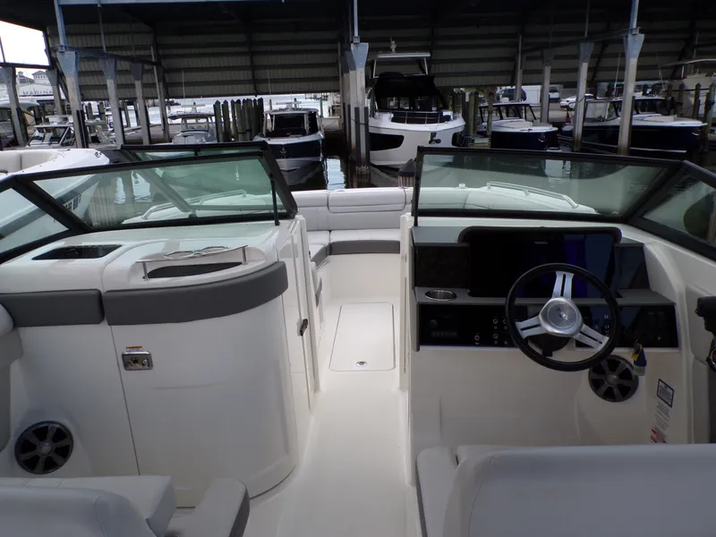 Slide: The Image of Sea Ray 270 SDX 2021 - 19