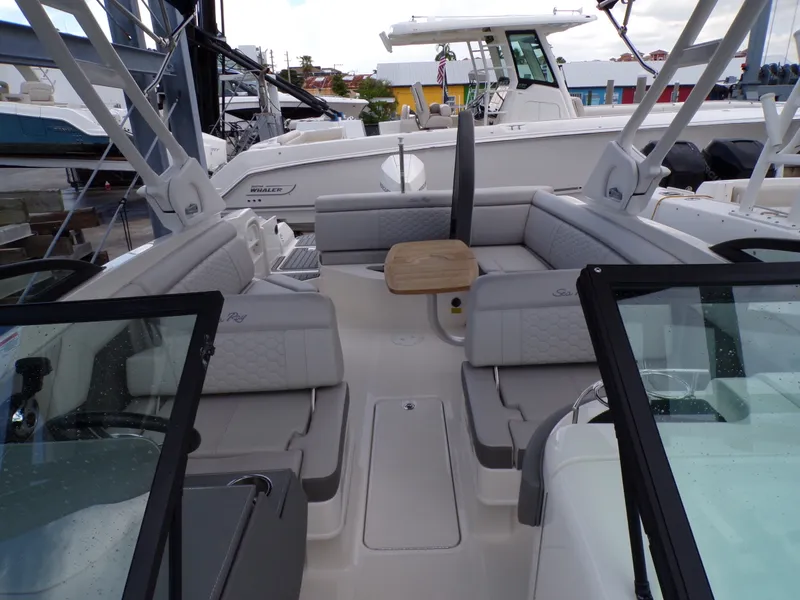 Slide: The Image of Sea Ray 270 SDX 2021 - 27